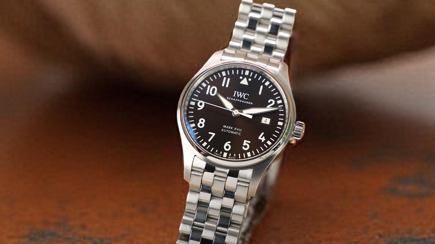 IWC Pilot Mark 18 : A Tribute to Aviation Legends