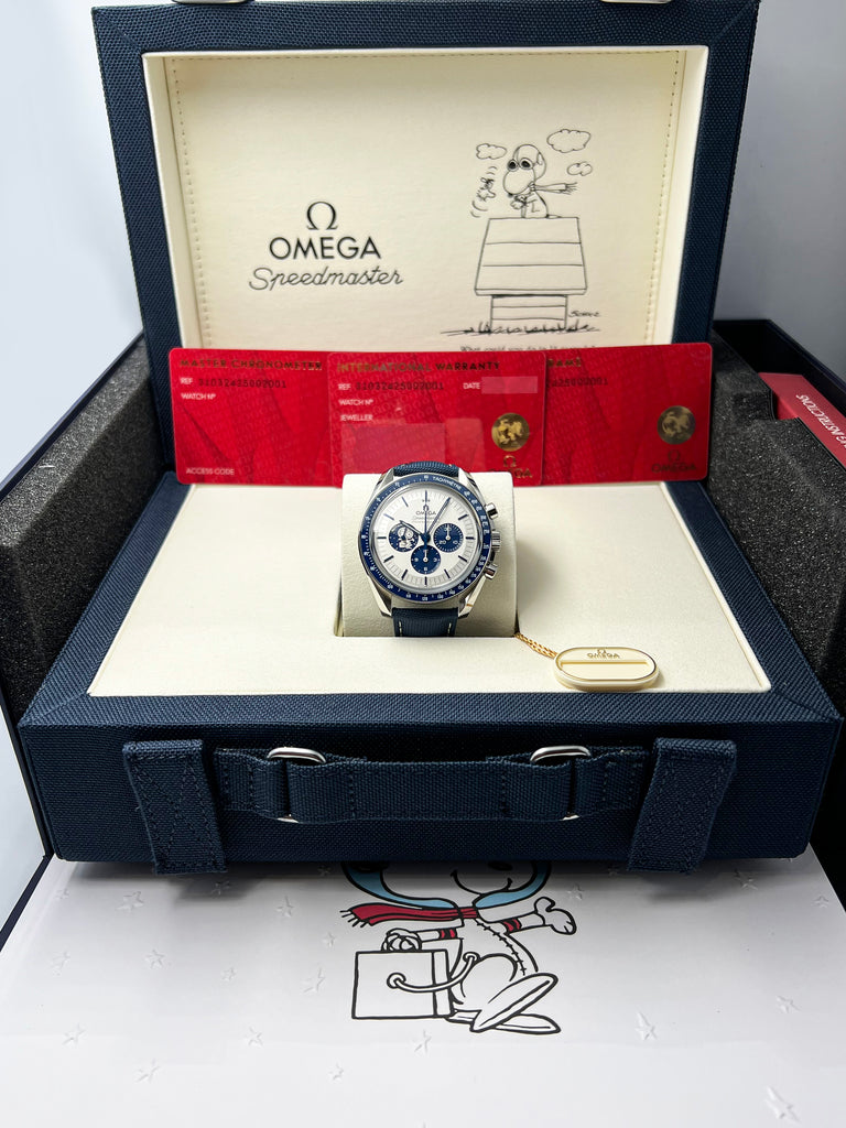 Omega Speedmaster Anniversary Series Silver Snoopy 42mm 310.32.42.50.02.001